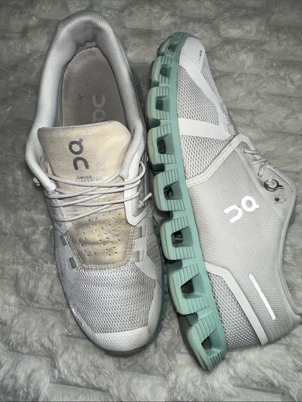 On Running Women's Light Gray and Mint Green Cloudswift Sneakers